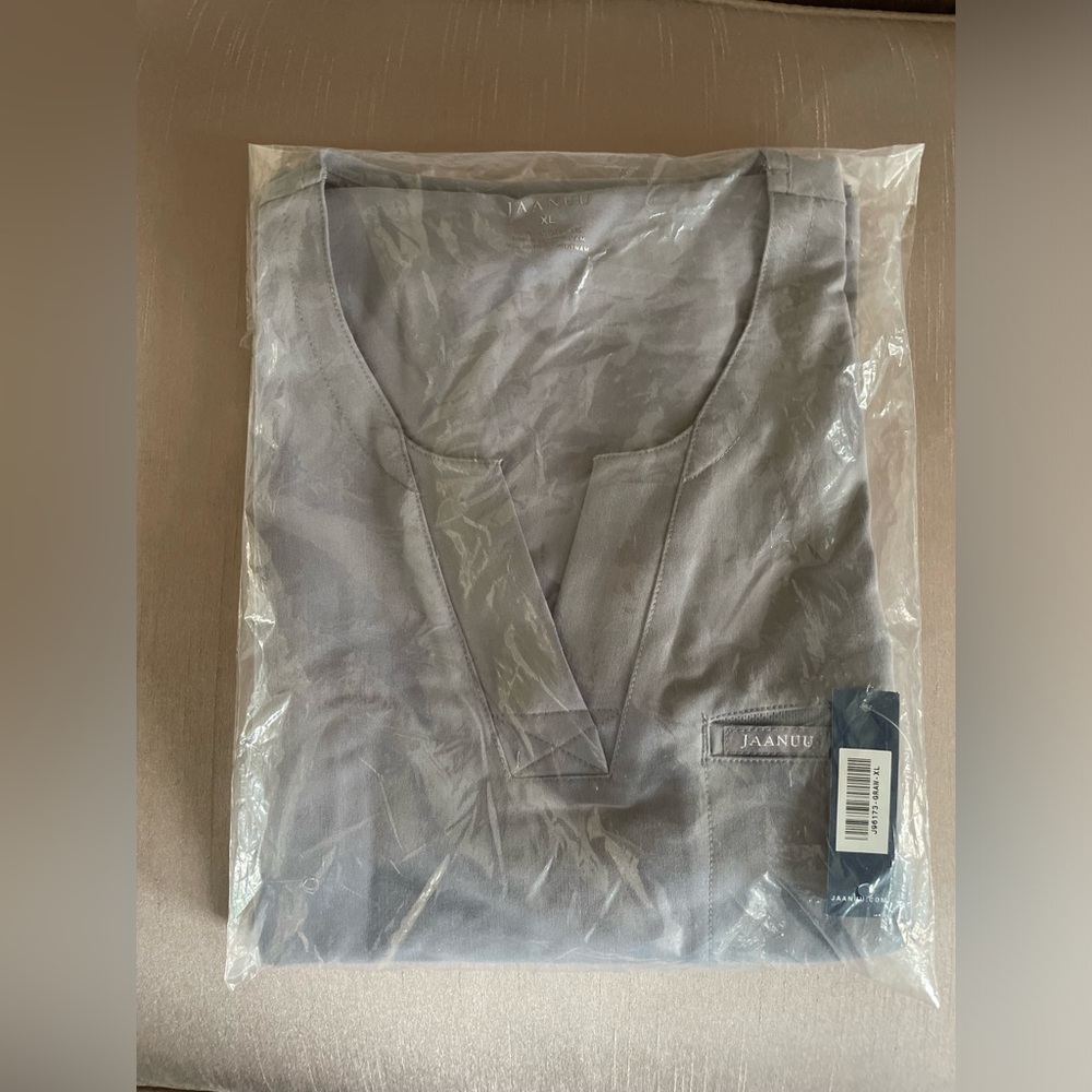 JAANUU women’s 1 pocket tuck in top